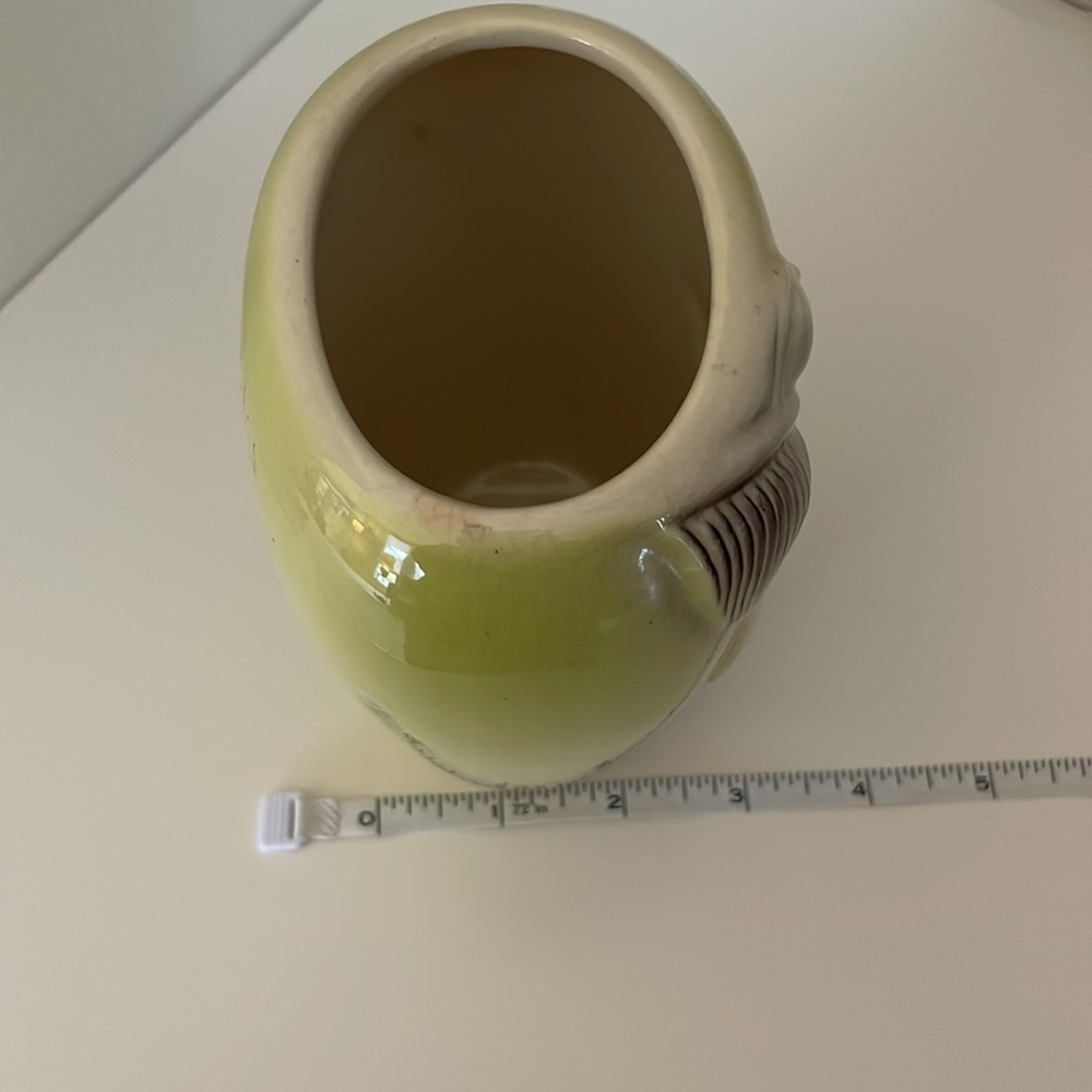 Vintage Royal Copley, MCM chartreuse vase with leaf detail. Excellent condition! - Picture 10 of 11